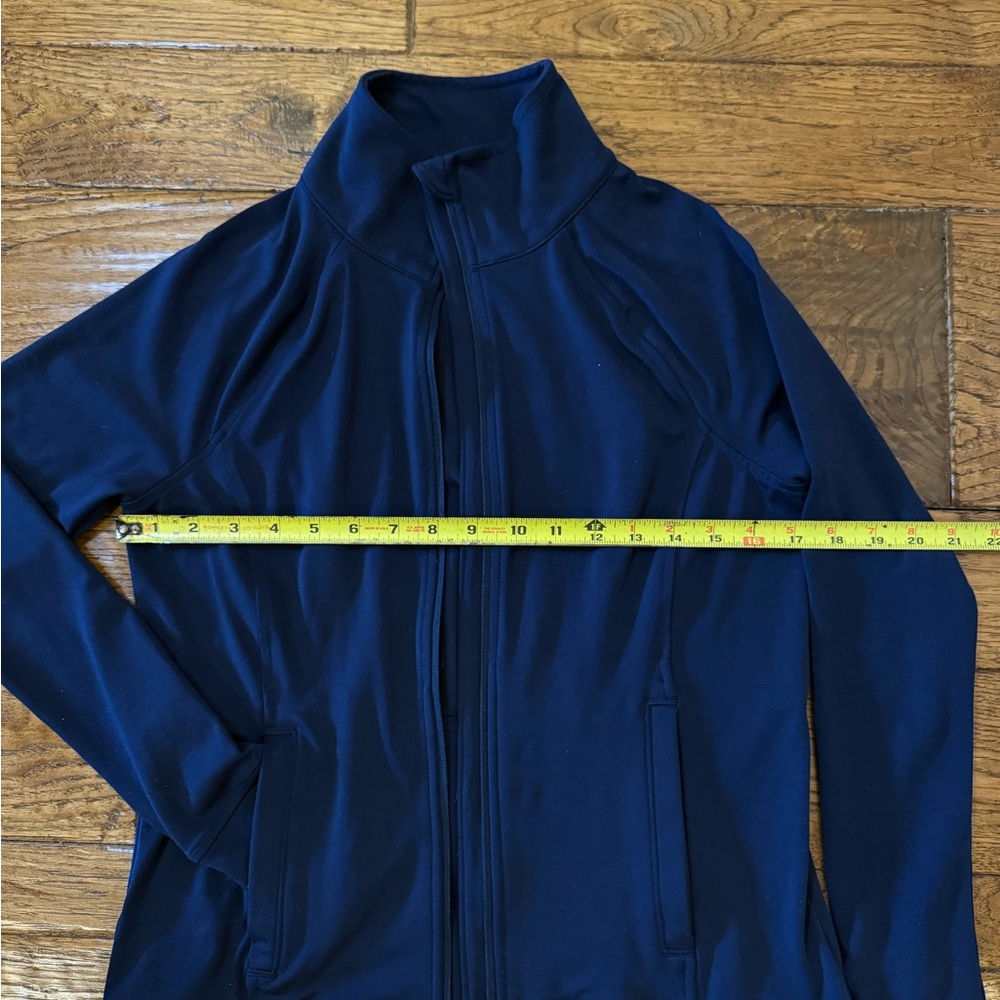 Navy Zip Up Jacket Sweater Size XS Lightweight Athleisure Minimalist Lou & Grey - Picture 4 of 7
